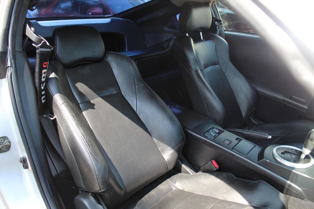 2004 Nissan 350Z Touring photo 14