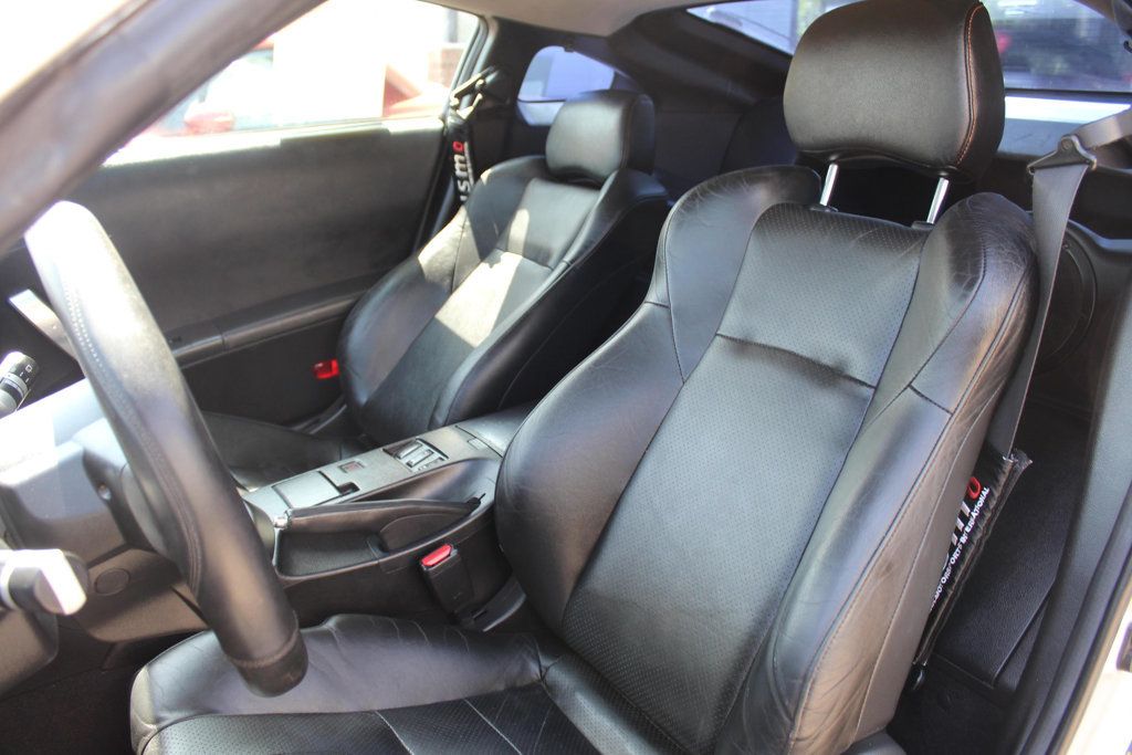 2004 Nissan 350Z Touring photo 15