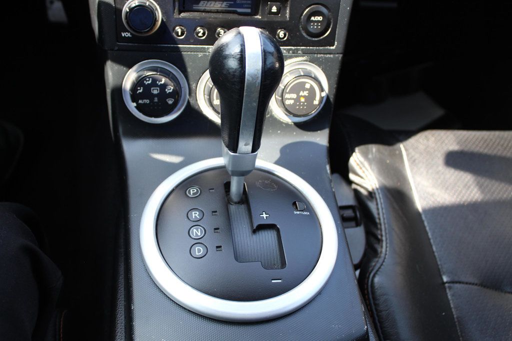 2004 Nissan 350Z Touring photo 16