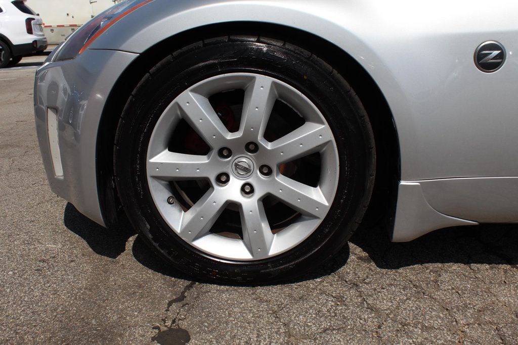 2004 Nissan 350Z Touring photo 17