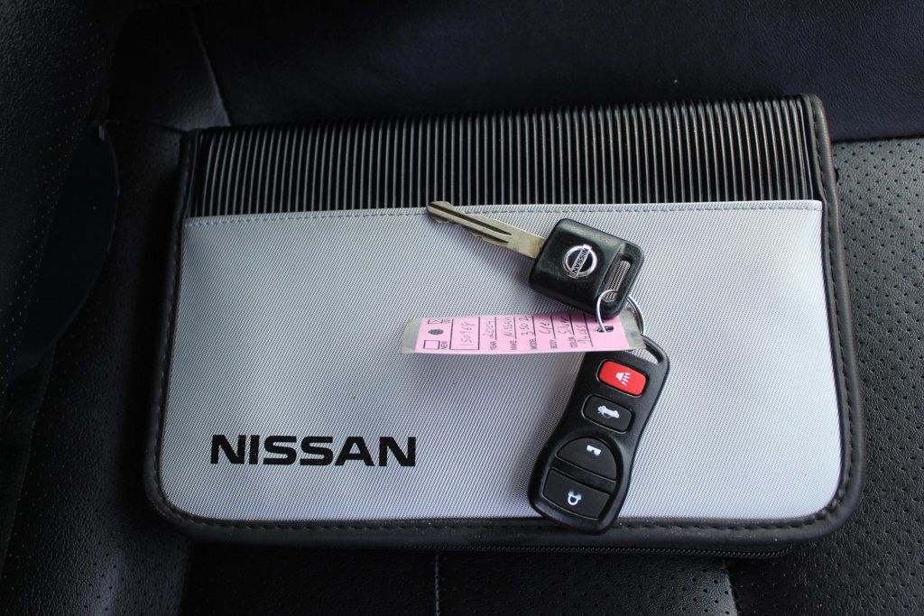 2004 Nissan 350Z Touring photo 21