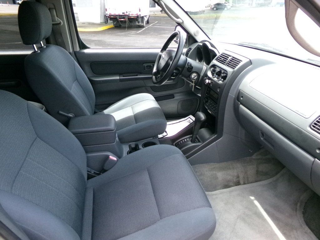 2004 Nissan Frontier 2WD XE Crew Cab V6 Automatic Std Bed - 23018174 - 4