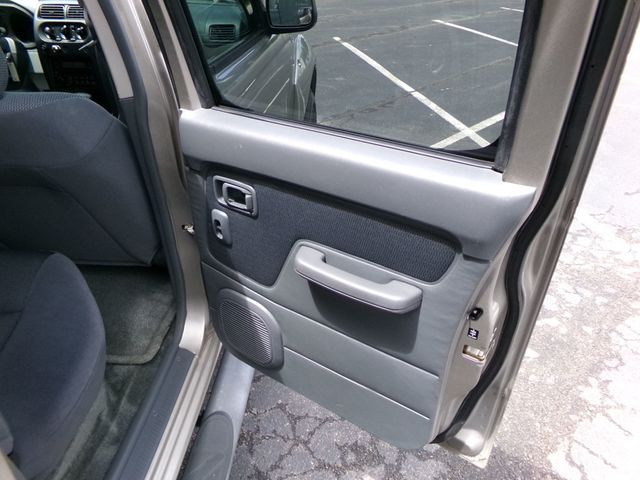 2004 Nissan Frontier 2WD XE Crew Cab V6 Automatic Std Bed - 23018174 - 5