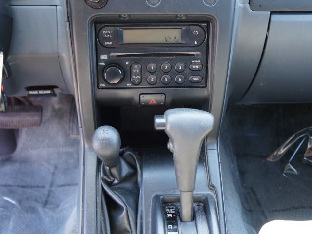 2004 Nissan Frontier 4WD XE-V6 - 11956915 - 8