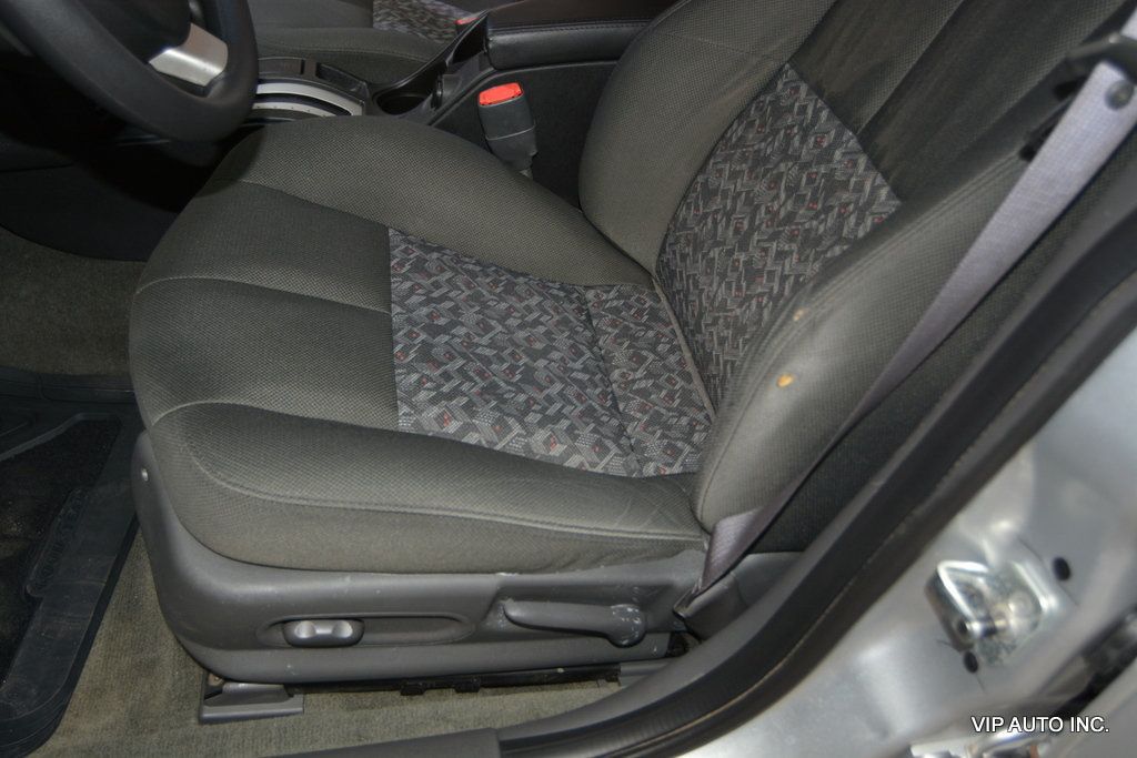 2004 Pontiac Grand Prix 4dr Sedan GT1 - 23002160 - 16