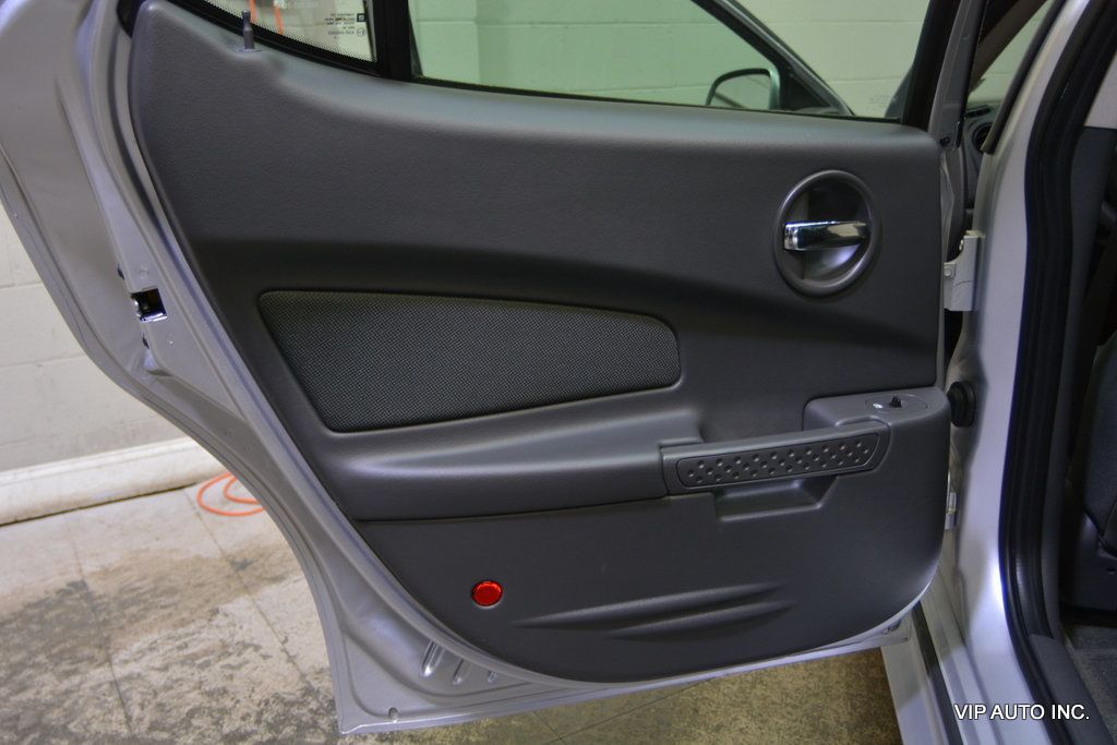 2004 Pontiac Grand Prix 4dr Sedan GT1 - 23002160 - 6