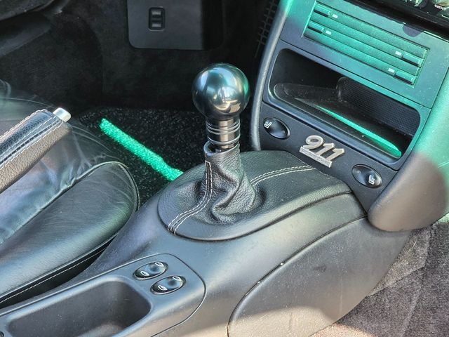 2004 Porsche 911 Carrera - 22921437 - 16