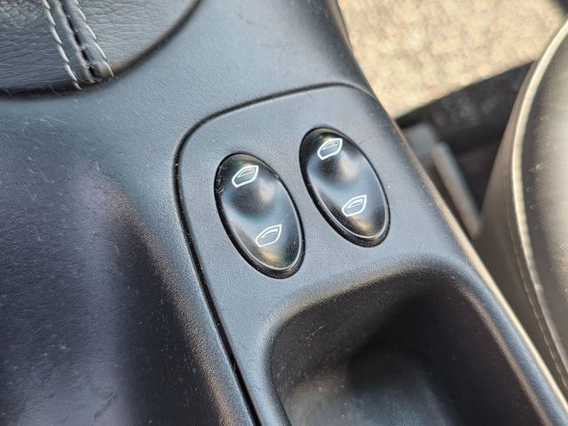 2004 Porsche 911 Carrera - 22921437 - 31