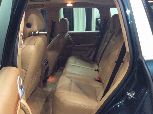 2004 Porsche Cayenne Turbo photo 19