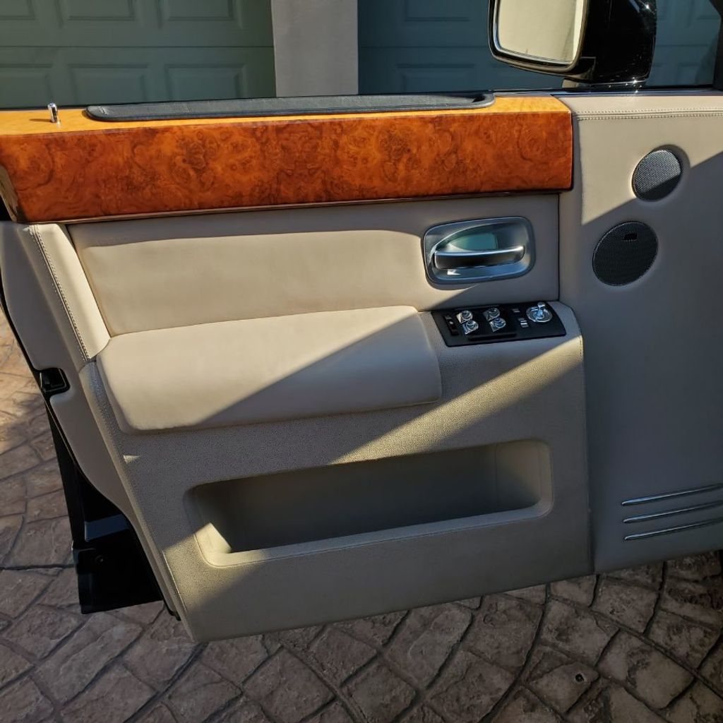 2004 Rolls-Royce Phantom 4dr Sedan - 20160599 - 19