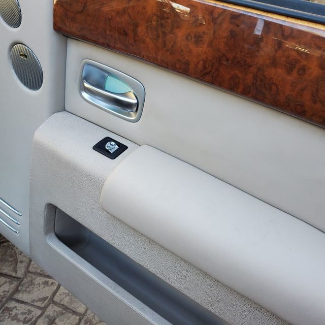 2004 Rolls-Royce Phantom 4dr Sedan - 20160599 - 28