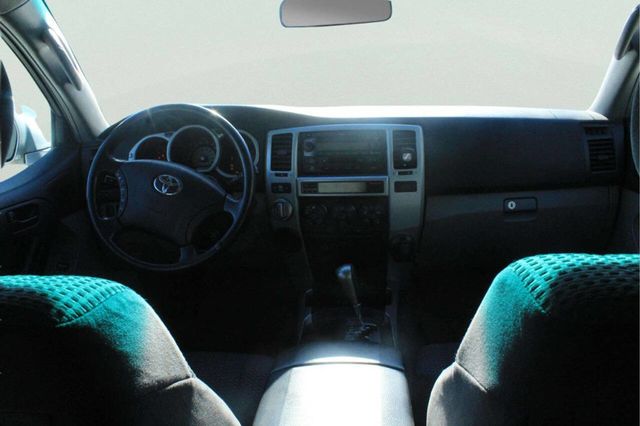 2004 Toyota 4Runner 4dr SR5 Sport V6 Automatic 4WD - 22960676 - 8