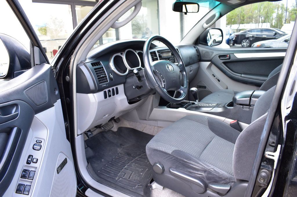 2004 Toyota 4Runner 4dr SR5 V8 Automatic 4WD - 23009054 - 17