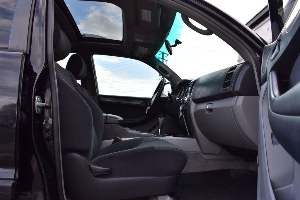 2004 Toyota 4Runner 4dr SR5 V8 Automatic 4WD - 23009054 - 18