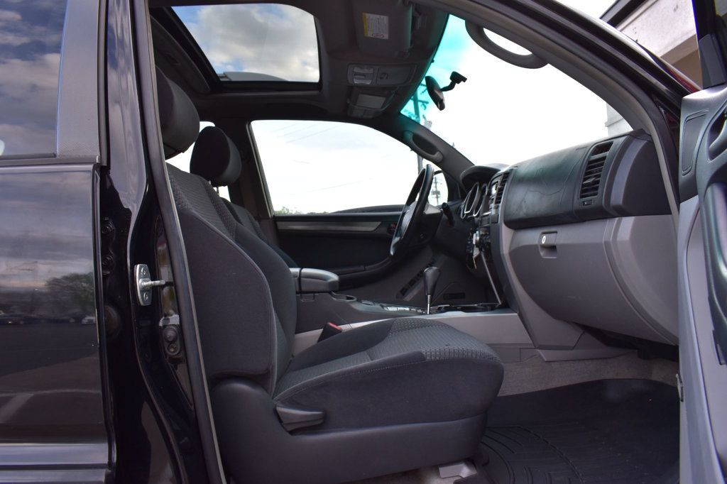 2004 Toyota 4Runner 4dr SR5 V8 Automatic 4WD - 23009054 - 19
