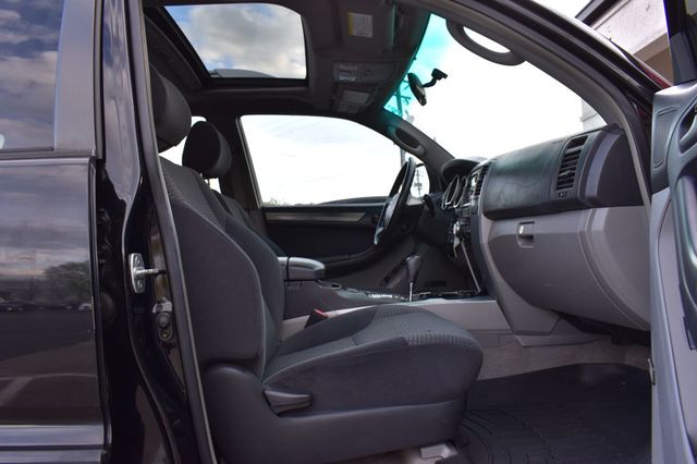 2004 Toyota 4Runner 4dr SR5 V8 Automatic 4WD - 23009054 - 19
