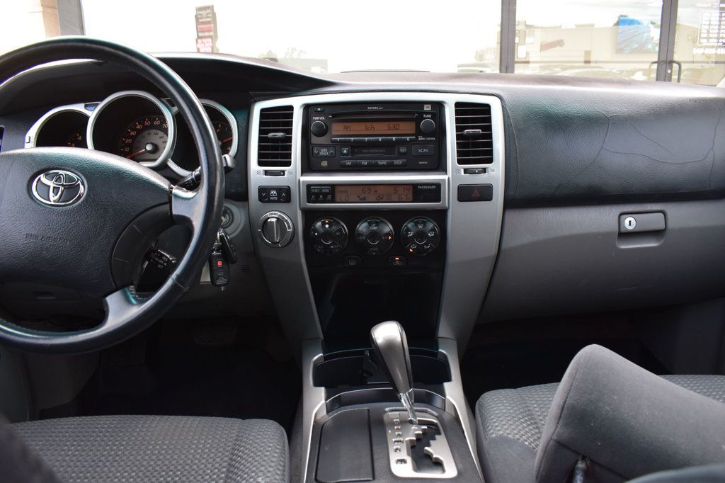 2004 Toyota 4Runner 4dr SR5 V8 Automatic 4WD - 23009054 - 30