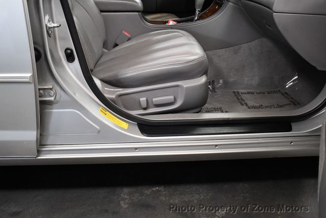 2004 Toyota Avalon XLS - 22556846 - 13