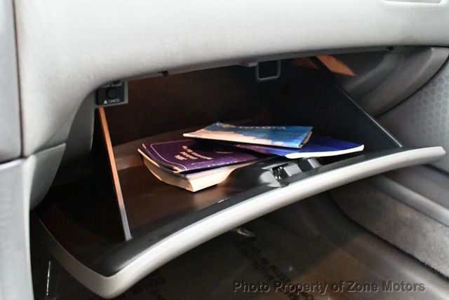 2004 Toyota Avalon XLS - 22556846 - 36