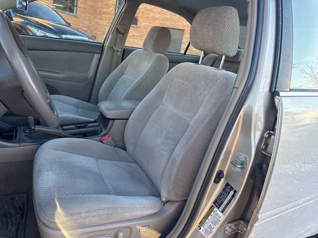 2004 Toyota Camry 4dr Sedan LE Automatic - 22975445 - 4