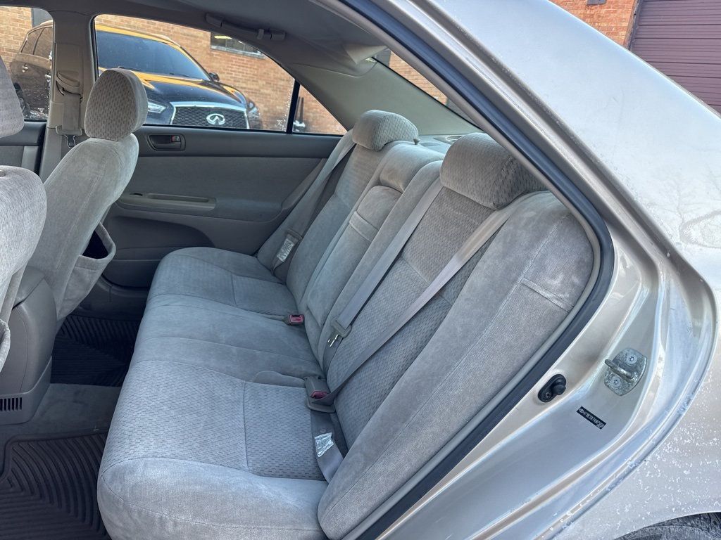 2004 Toyota Camry 4dr Sedan LE Automatic - 22975445 - 5