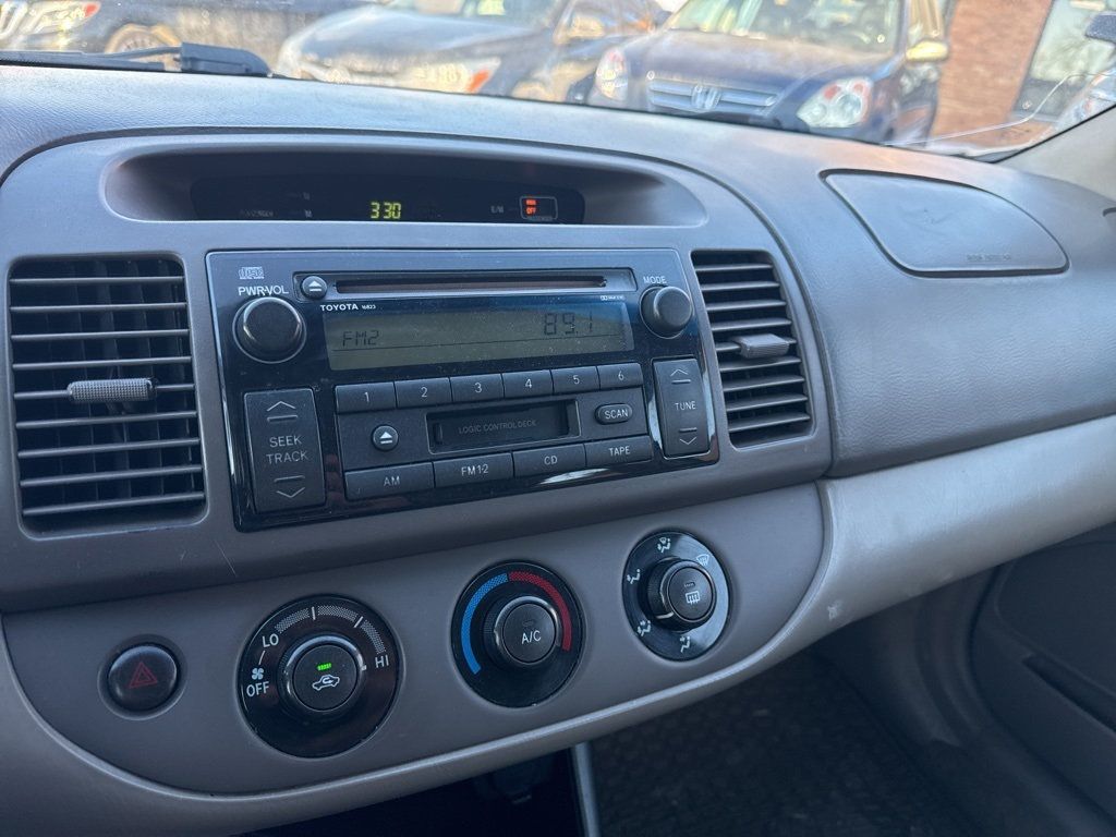 2004 Toyota Camry 4dr Sedan LE Automatic - 22975445 - 6