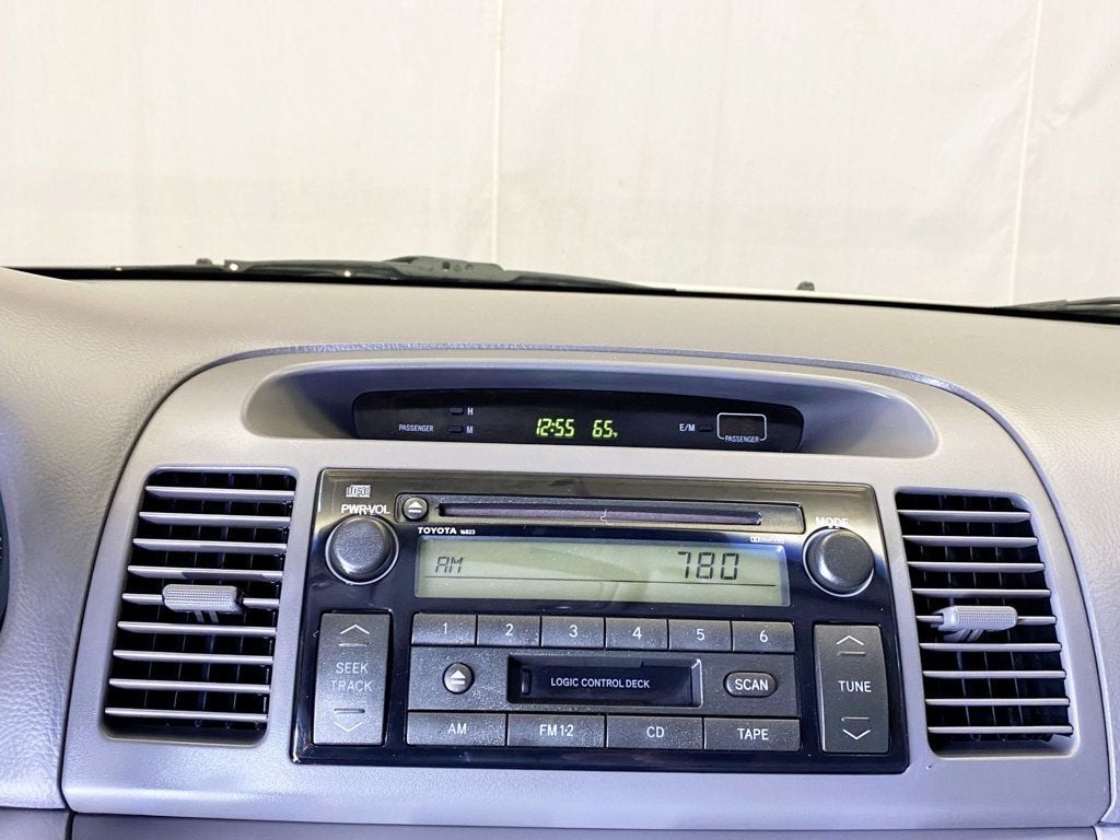 2004 Toyota Camry 4dr Sedan LE Automatic - 22937550 - 26
