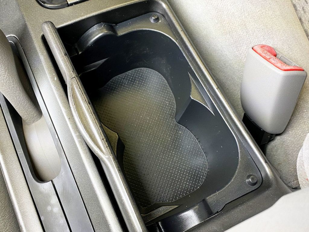 2004 Toyota Camry 4dr Sedan LE Automatic - 22937550 - 31