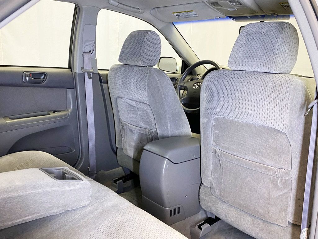 2004 Toyota Camry 4dr Sedan LE Automatic - 22937550 - 39