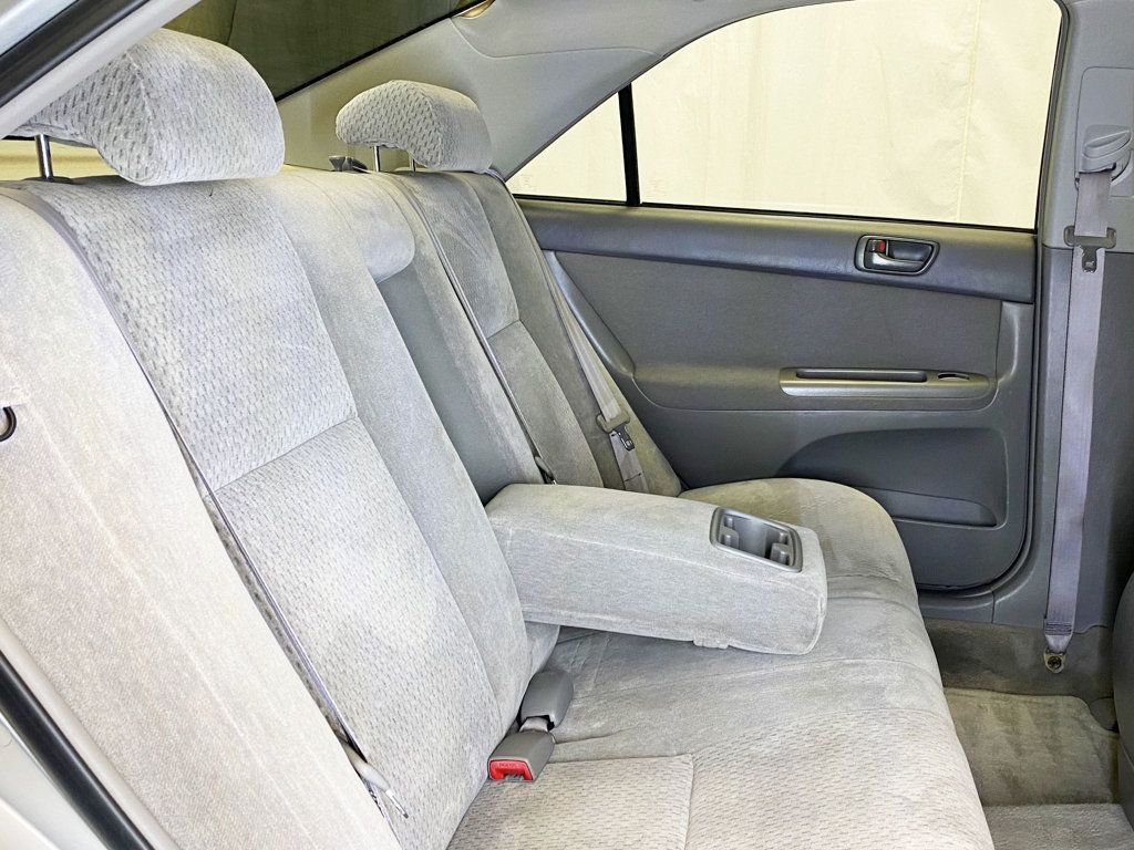 2004 Toyota Camry 4dr Sedan LE Automatic - 22937550 - 40