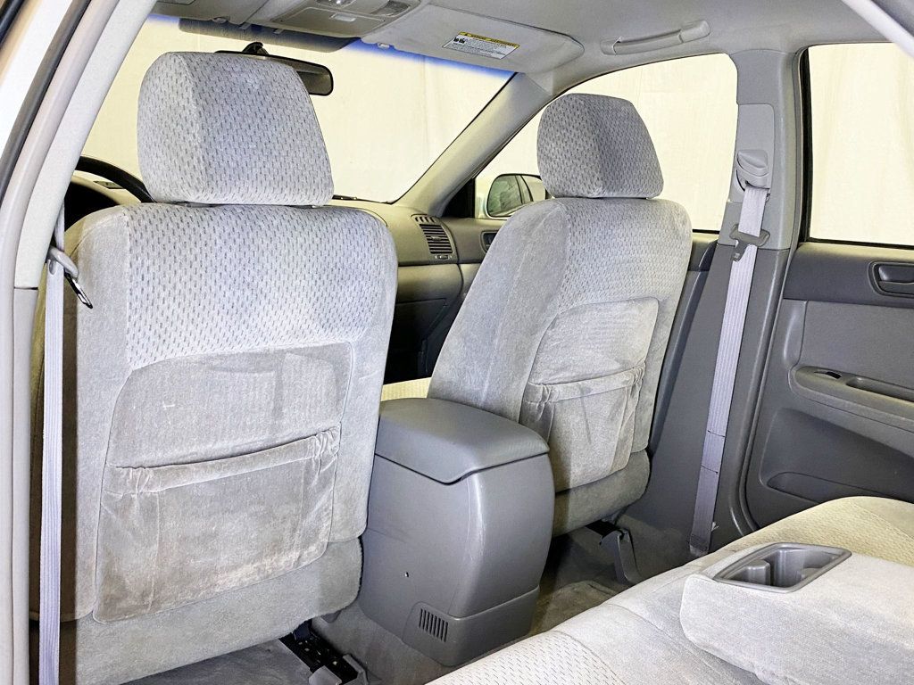 2004 Toyota Camry 4dr Sedan LE Automatic - 22937550 - 42