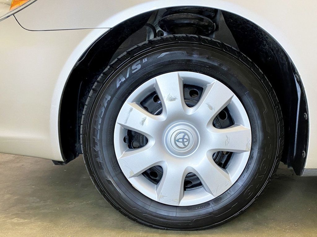 2004 Toyota Camry 4dr Sedan LE Automatic - 22937550 - 51