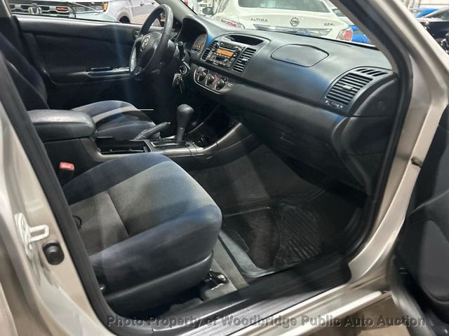 2004 Toyota Camry 4dr Sedan SE V6 Automatic - 23022077 - 6