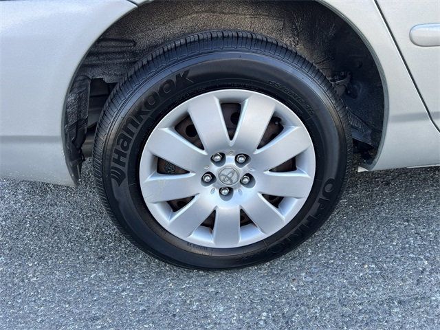 2004 Toyota Corolla 4dr Sedan CE Automatic - 22978683 - 13