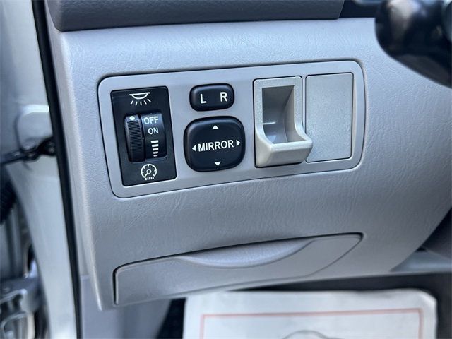 2004 Toyota Corolla 4dr Sedan CE Automatic - 22978683 - 17