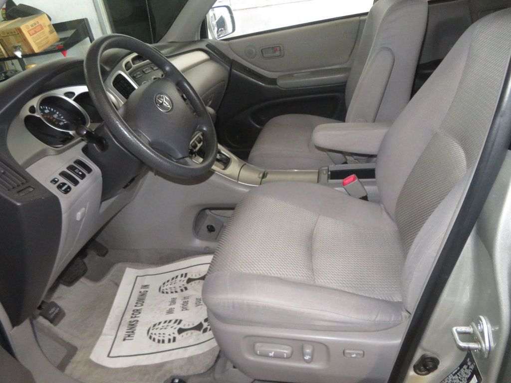 2004 Toyota Highlander 6CYLINDER AWD EXTRA CLEAN HIGHLANDER 2OWNER  3RD ROW SEATING  - 23043106 - 12