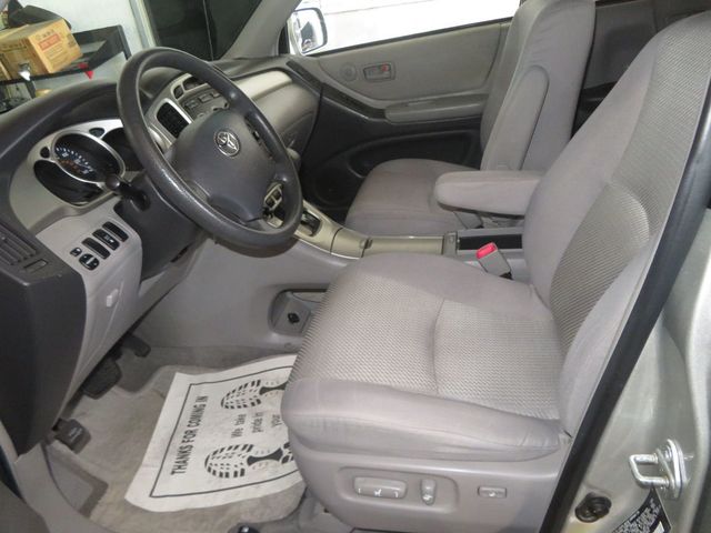 2004 Toyota Highlander 6CYLINDER AWD EXTRA CLEAN HIGHLANDER 2OWNER  3RD ROW SEATING  - 23043106 - 12