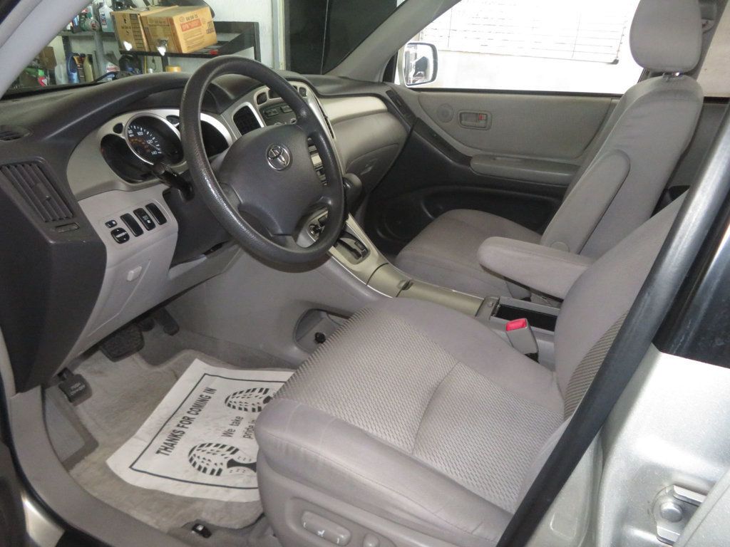 2004 Toyota Highlander 6CYLINDER AWD EXTRA CLEAN HIGHLANDER 2OWNER  3RD ROW SEATING  - 23043106 - 13