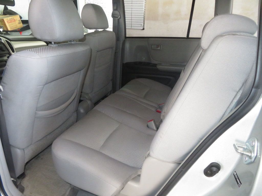 2004 Toyota Highlander 6CYLINDER AWD EXTRA CLEAN HIGHLANDER 2OWNER  3RD ROW SEATING  - 23043106 - 18