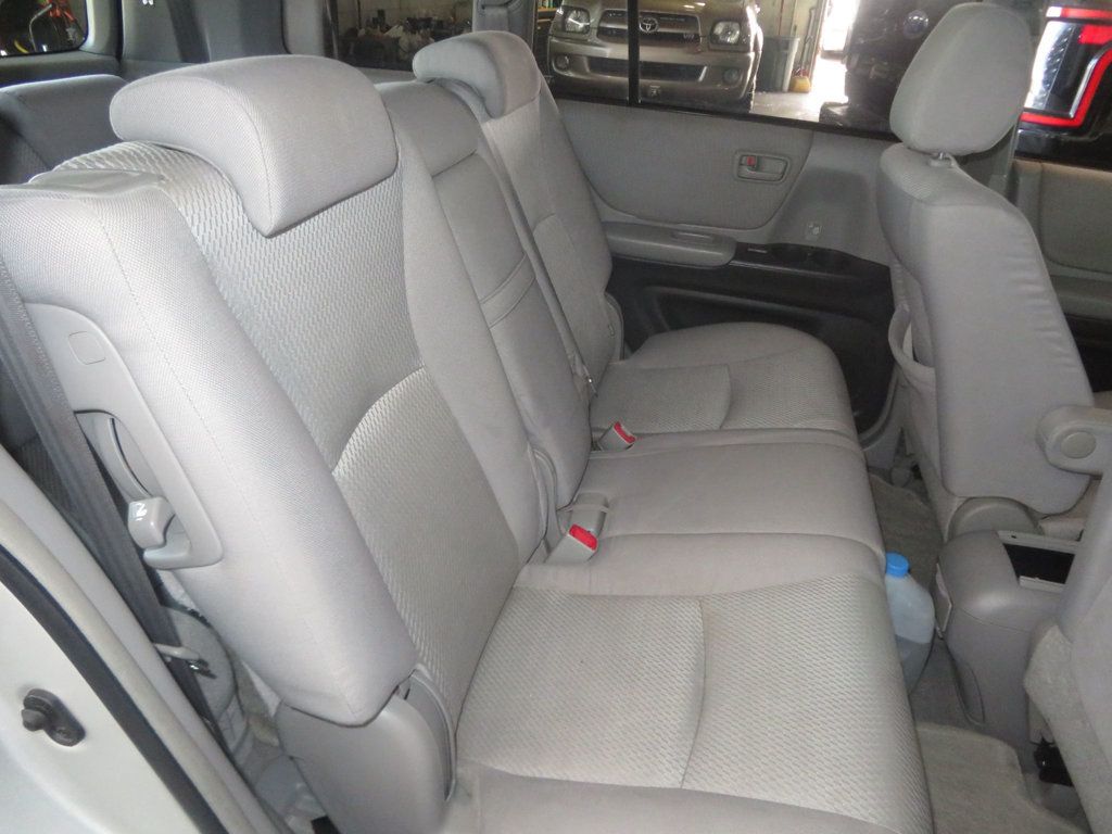 2004 Toyota Highlander 6CYLINDER AWD EXTRA CLEAN HIGHLANDER 2OWNER  3RD ROW SEATING  - 23043106 - 26