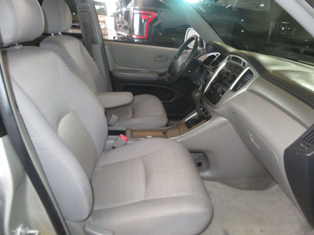 2004 Toyota Highlander 6CYLINDER AWD EXTRA CLEAN HIGHLANDER 2OWNER  3RD ROW SEATING  - 23043106 - 28