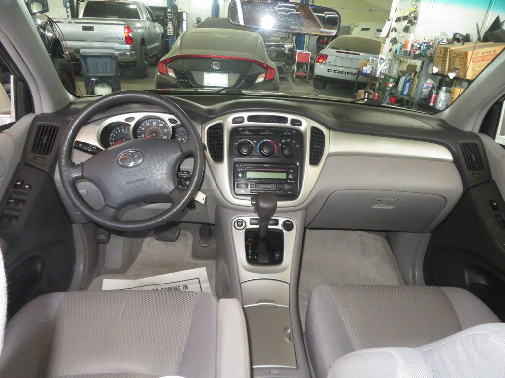 2004 Toyota Highlander 6CYLINDER AWD EXTRA CLEAN HIGHLANDER 2OWNER  3RD ROW SEATING  - 23043106 - 34