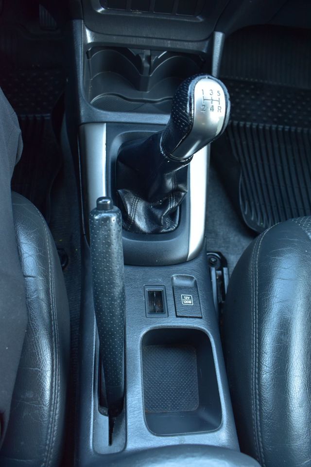 2004 Toyota RAV4 4dr Manual - 22971458 - 29