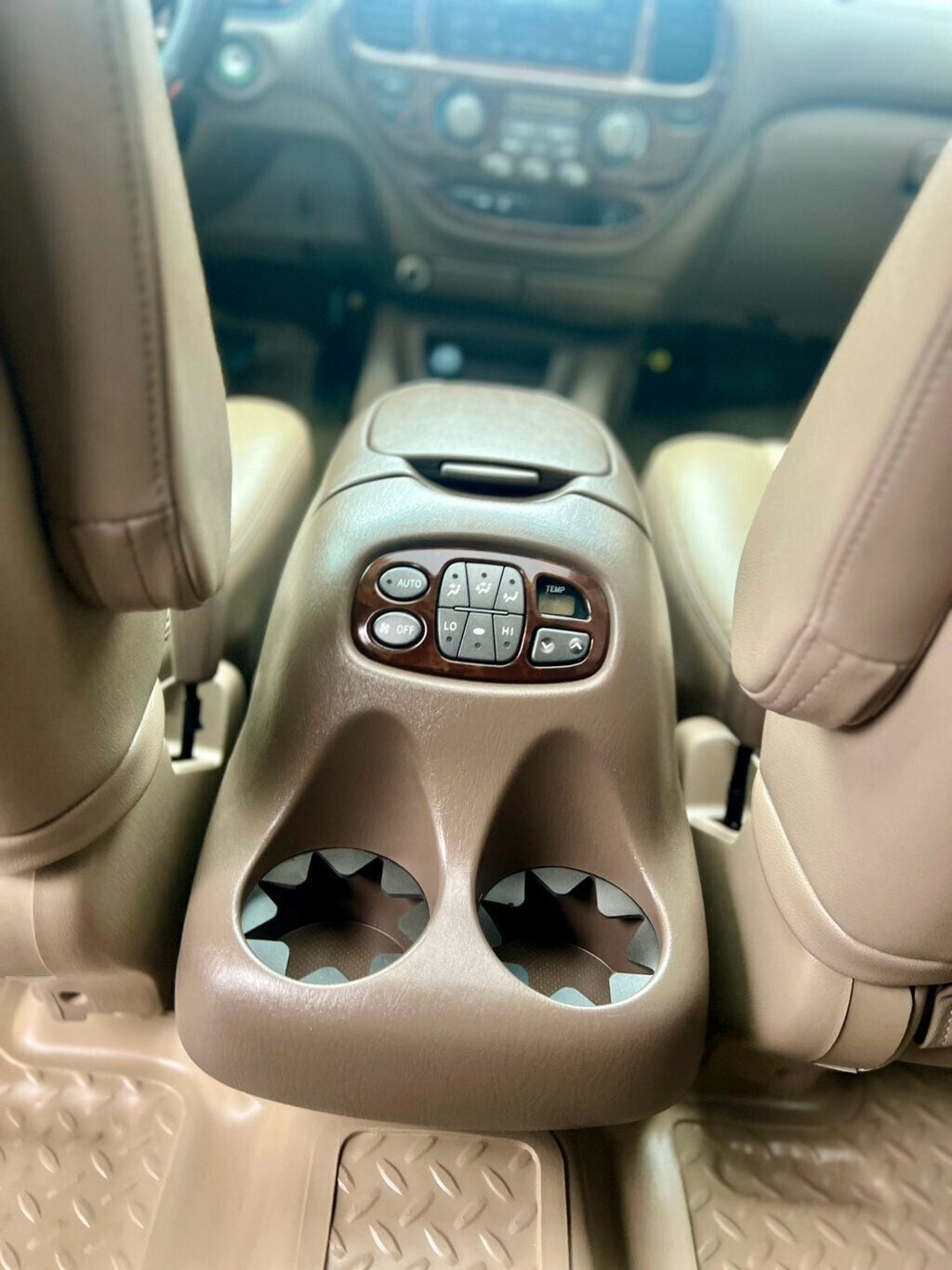 2004 Toyota Sequoia 4dr Limited 4WD - 22985724 - 16