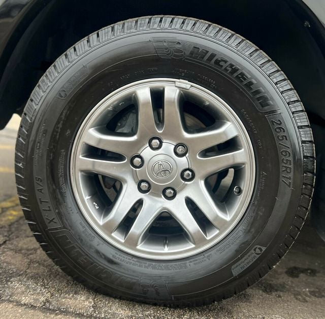 2004 Toyota Sequoia 4dr Limited 4WD - 22985724 - 24