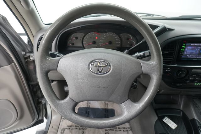 2004 Toyota Sequoia 4dr SR5 - 23019258 - 15