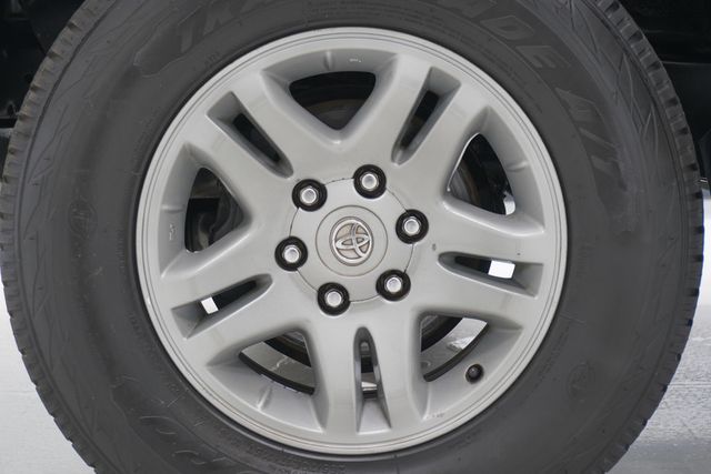 2004 Toyota Sequoia 4dr SR5 - 23019258 - 23