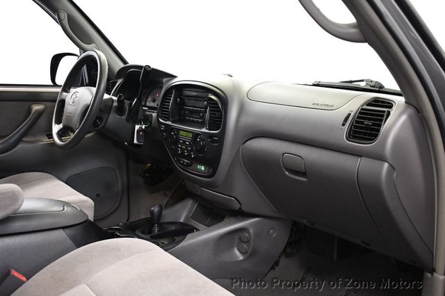 2004 Toyota Sequoia 4dr SR5 4WD - 23047138 - 10