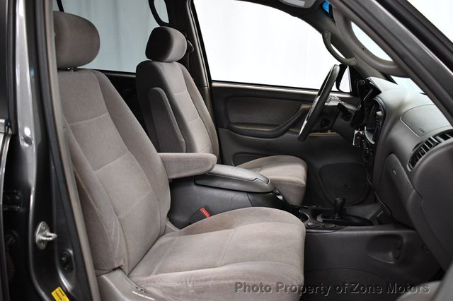 2004 Toyota Sequoia 4dr SR5 4WD - 23047138 - 11