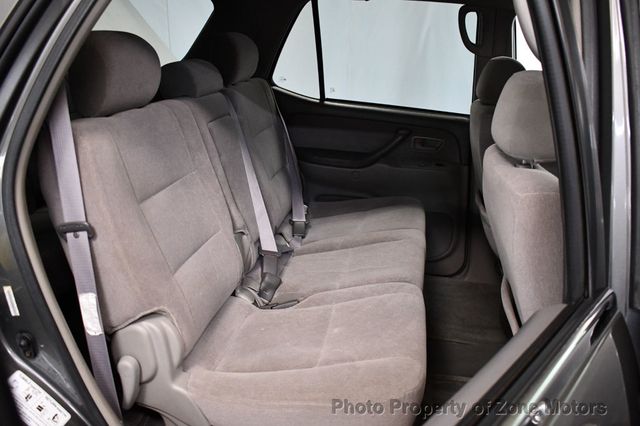 2004 Toyota Sequoia 4dr SR5 4WD - 23047138 - 15